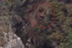 Khám phá khuôn mặt người bí ẩn khắc trên vách đá cheo leo tại Canada